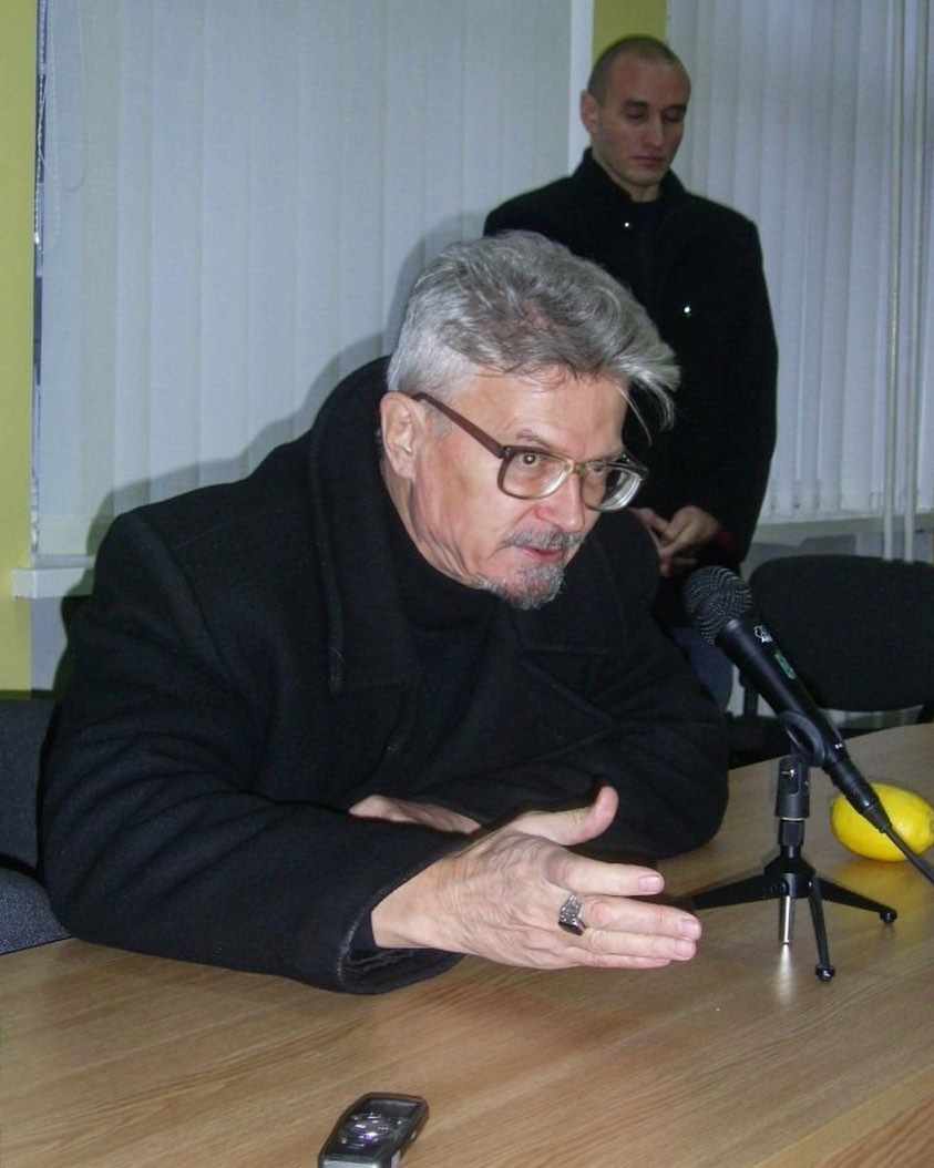 Эдуард Лимонов и лимон