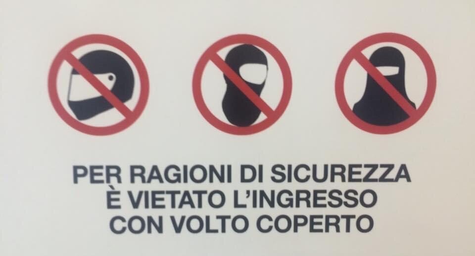 PER RAGIONI DI SICUREZZA È VIETATO L'INGRESSO CON VOLTO COPERTO